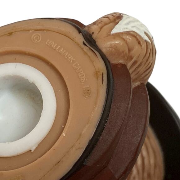 Vintage 80s Hallmark Thanksgiving Pilgrim Chipmunk Salt and Pepper Shaker Set - Picture 3 of 14